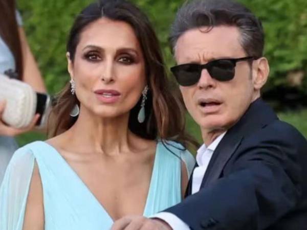 Aseguran que el famoso cantante y la modelo han sellado su amor en el altar.