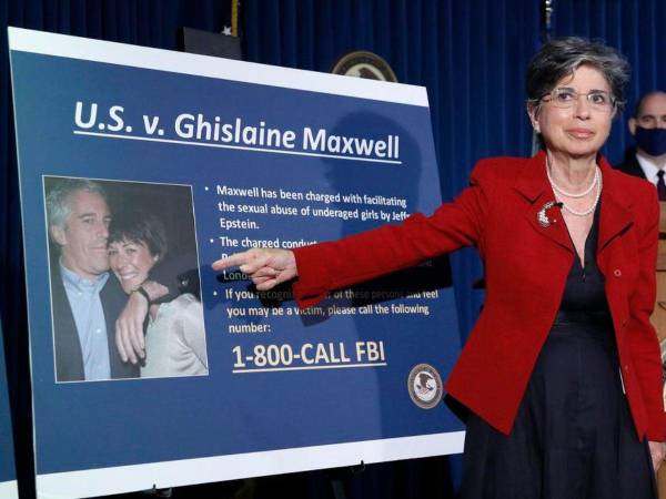 Ghislaine Maxwell cumple una pena de 20 años en prisión, en Florida, por colaborar con Epstein.