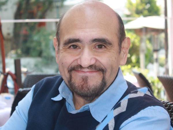 Edgar Vivar sufrió una fuerte caída mientras grababa la serie “Vecinos”.