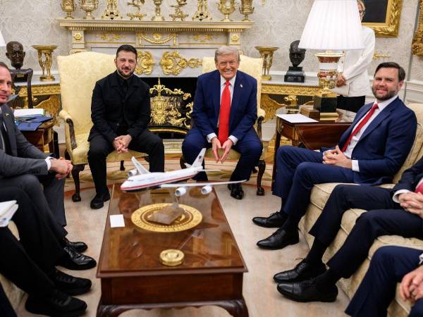 El presidente de Estados Unidos, Donald Trump y su homólogo ucraniano, Volodimir Zelenski, se reunieron el lunes en la Casa Blanca.