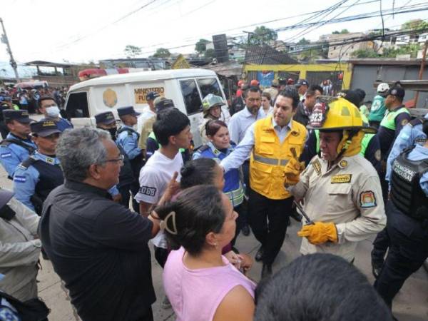Durante su visita, Zelaya expresó sus condolencias a los familiares de las víctimas.
