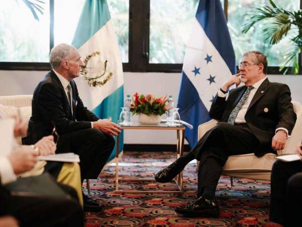 Nasry Asfura, presidente de Honduras, y el mandatario de Guatemala, Bernardo Arévalo.