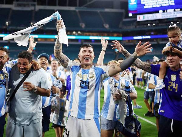Recientemente Enzo Fernández levantó la corona de la Copa América 2024 y el festejo desató la polémica por cantos contra Francia.