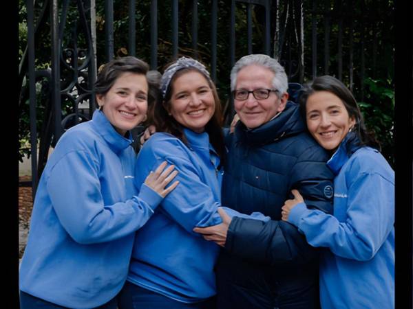 El expresidente de Honduras, Ricardo Maduro (2002-2006), celebra este martes sus 80 años de edad, una fecha que ha sido acompañada por muestras de cariño de su familia, quienes compartieron imágenes inéditas de su vida privada.