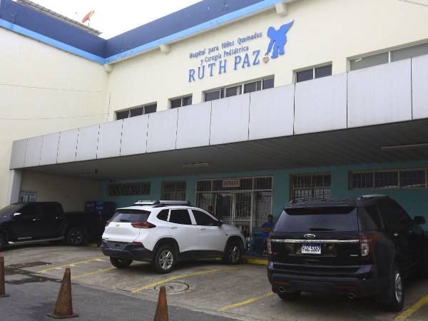Fachada del edificio del hospital Ruth Paz en San Pedro Sula.