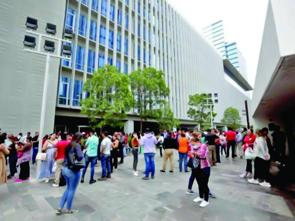 El sector público de Honduras cuenta con una serie de regímenes salariales que han venido a crear grupos privilegiados, olvidando el concepto de igual trabajo igual salario.