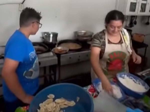 Todas las mañanas, Darling Hércules llegaba al comedor Alimentos Shalon, un pequeño negocio ubicado frente a la iglesia Católica y abajo del centro comunal del sector de La Jutosa, en Choloma.