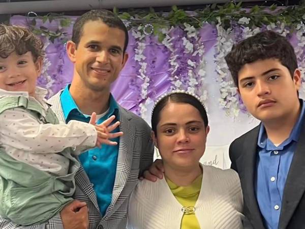 Rebeca Santos, quien vivió la mayor parte de su vida en el sector de Cofradía, en San Pedro Sula, murió junto a su esposo y sus dos hijos en Florida, Estados Unidos. Eran destacados líderes de iglesia.