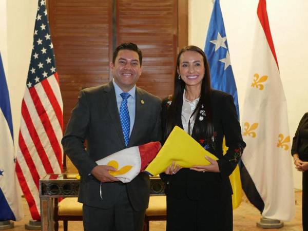 Juan Diego Zelaya, alcalde del Distrito Central en Honduras, y Jenny Mains, vicealcaldesa de Desarrollo Económico de Nueva Orleans.