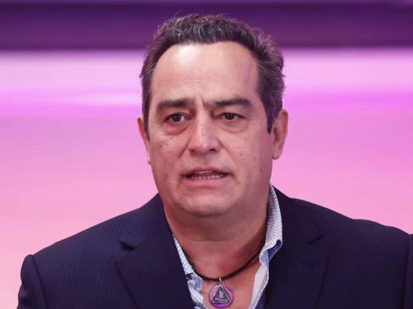 El actor y presentador mexicano Omar Fierro.