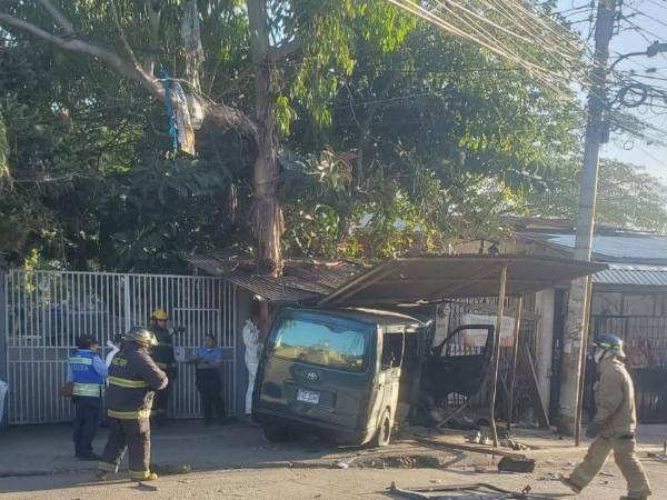 Las víctimas mortales fueron identificadas como José Edgardo Navarro, de 67 años, quien falleció de manera instantánea en el lugar, y Vicente Canales, de 72 años, quien murió mientras era trasladado a un centro asistencial debido a la gravedad de sus lesiones.