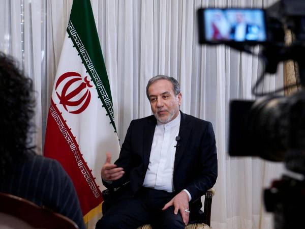 Fotografía de archivo en la que se captó al ministro iraní de Exteriores, Abás Araqchí, durante una entrevista con EFE, en Lisboa (Portugal).