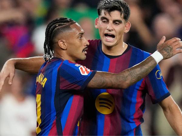 <b>Raphinha </b>abrió el marcador y Fermín sentenció el partido en casa para darle una gran victoria al club. FOTO EFE.
