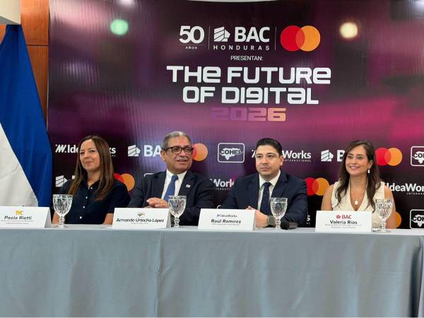 Paola Rietti, Directora Corporativa de Mercadeo y Responsabilidad Social - Televicentro y Emisoras Unidas; Armando Urtecho, Director Ejecutivo del Consejo Hondureño de la Empresa Privada; Raúl Ramírez, Presidente de Ideaworks International en Centroamérica; y Valeria Ríos, Vicepresidente de Estrategia Comercial, Mercadeo y Sostenibilidad BAC Honduras