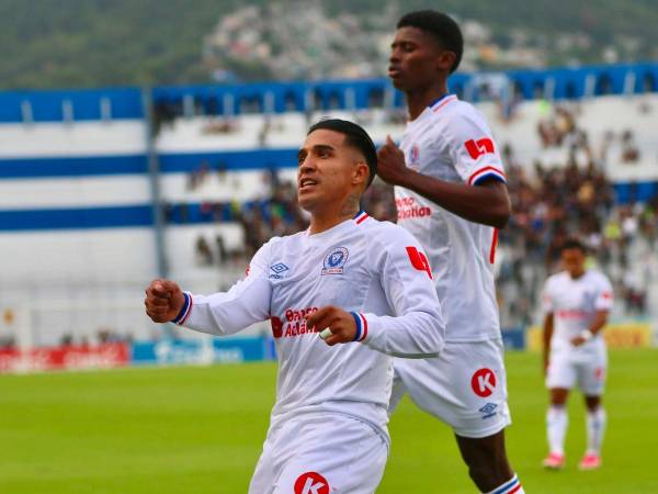 El delantero le volvió anotar a Motagua en un clásico.