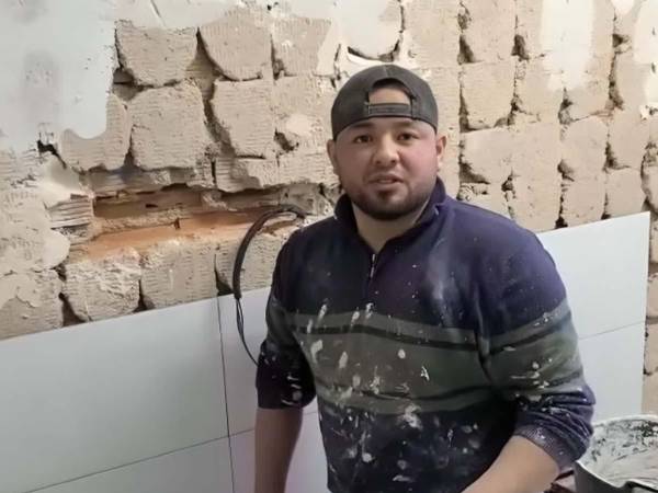 Luis Alberto trabaja en el sector de la construcción en España.
