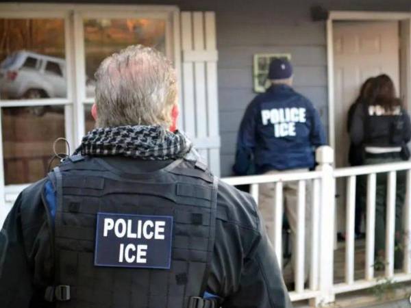 Agentes de ICE llegan a Chicago y Boston para realizar operativos migratorios.