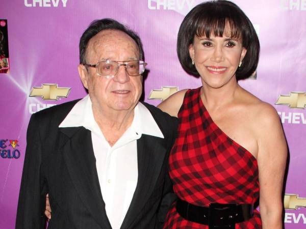 El fallecido actor Roberto Gómez Bolaños y su esposa Florinda Meza.