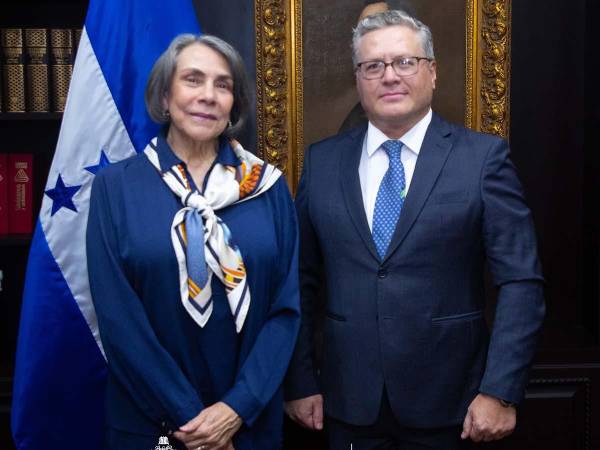 Rafael Fernando Sierra asumirá el cargo en la delegación diplomática de Honduras en Panamá.