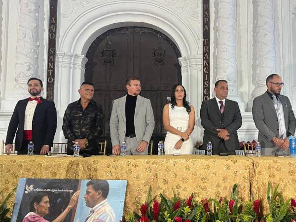 Aníbal Alvarado asume como alcalde reelecto de Santa Rosa de Copán.