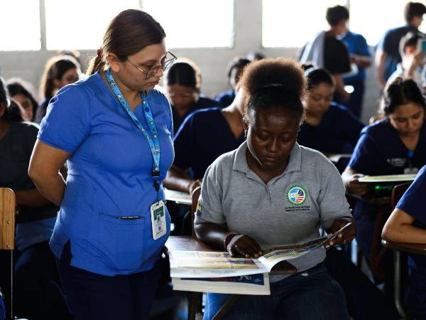 Estudiantes del Técnico Sampedrano Americano participan en jornada de salud mental impulsada por Diario LA PRENSA a través de su programa Mente Sana.