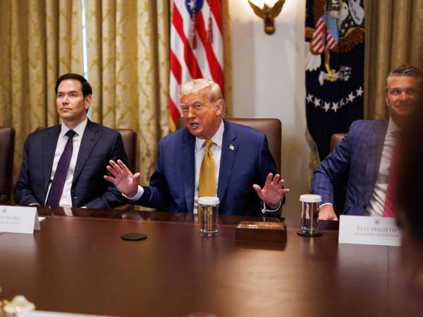 El presidente de EEUU, Donald Trump, participa en una reunión de gabinete en la Casa Blanca.