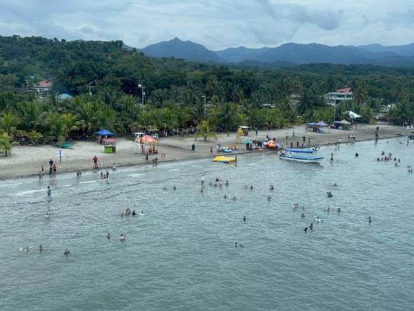 Vista aérea de las playas de la zona norte de Honduras, supervisadas por la DNVT como parte de las acciones de prevención y seguridad durante el Feriado Morazánico 2026.