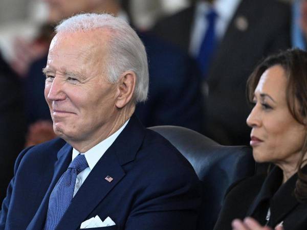 El expresidente de EEUU, Joe Biden, junto a Kamala Harris en la juramentación de Trump en enero pasado.