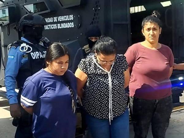 Autoridades policiales capturaron este jueves a tres mujeres vinculadas a extorsión digital en Tegucigalpa, Honduras.