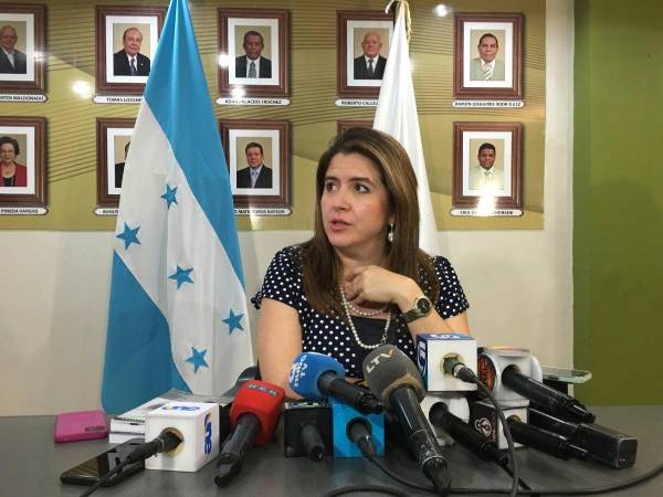 Abogada Cosette López, del Partido Nacional de Honduras.