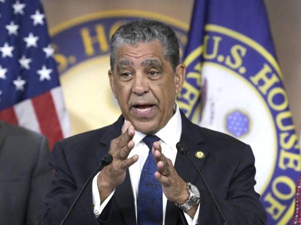 El congresista estadounidense Adriano Espaillat.