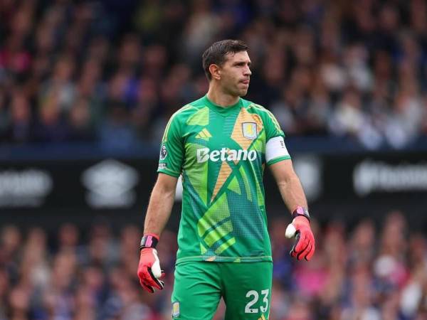 Emiliano Martínez es el portero titular del Aston Villa.