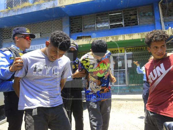Los detenidos fueron identificados como Orlando Antonio Mendoza Banegas, de 22 años; Edwin Samuel Mendoza Banegas, de 25; y Lester Haldair Bayde Gutiérrez, de 19 años.