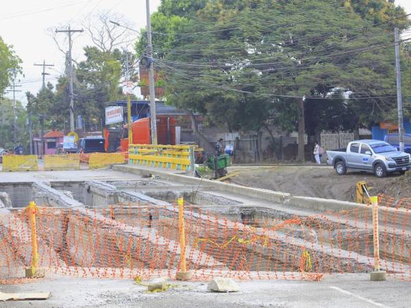 Los pobladores del sector denuncian constantes robos y asaltos en el puente y piden señalización y presencia policial.