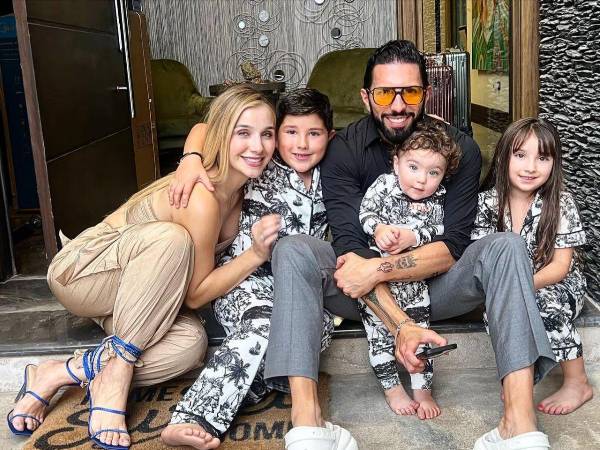 Poncho de Nigris y su familia.