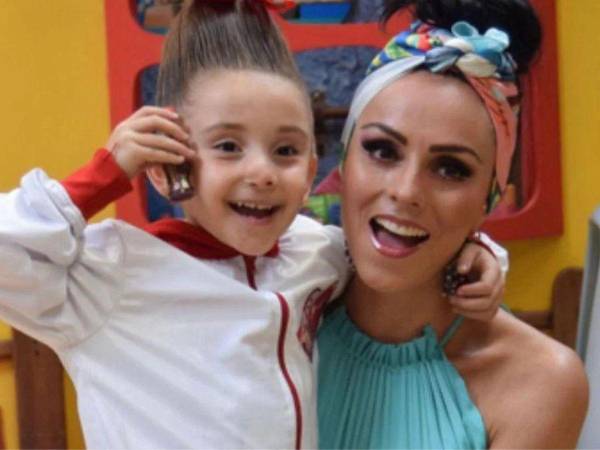 La actriz Ivonne Montero y su hija Antonella.