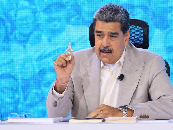 El presidente de Venezuela, Nicolás Maduro, hablando en su programa semanal de televisión 'Con Maduro +.