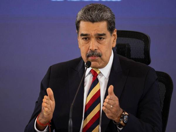 El presidente de Venezuela, Nicolás Maduro, habla durante una rueda de prensa en Caracas.