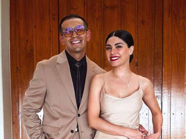 El Capi Pérez y su esposa Sandra Itzel.