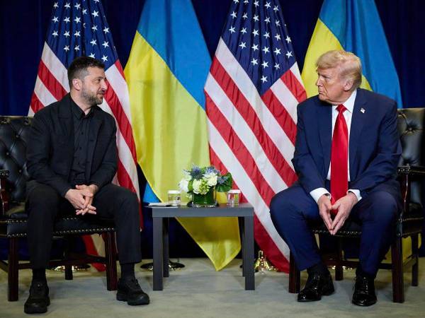 El presidente de Estados Unidos, Donald Trump (d), y su homólogo de Ucrania, Volodímir Zelenski, en un encuentro en la ONU.