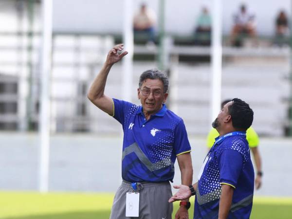 El técnico cattracho logró el segundo triunfo al hilo para los Lobos. Foto Neptalí Romero.