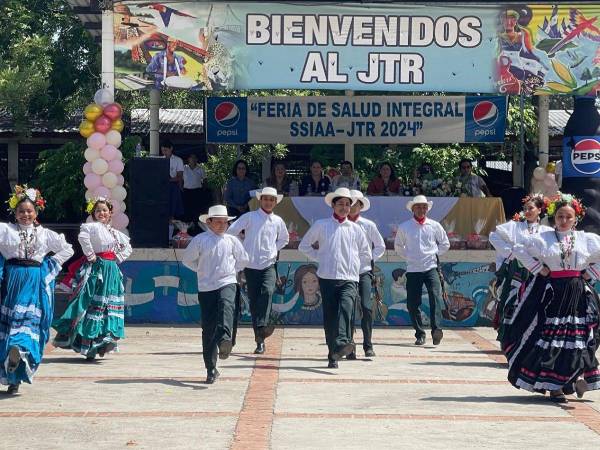 Estudiantes del emblemático institito José Trinidad Reyes fueron partícipes esta semana en la Primera Feria de Salud Integral y la presentación de murales de Relevo por la Vida.