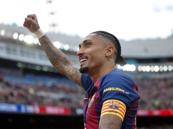 Hansi Flick ya decidió lo que va a hacer con los capitanes del Barcelona. FOTO EFE.