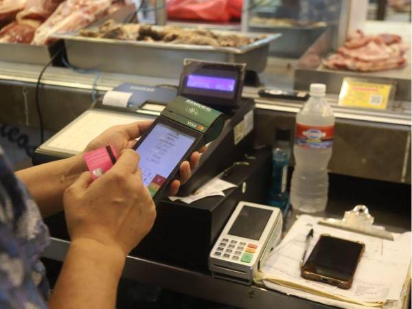 El récord crediticio es uno de los principales factores que toman en cuenta bancos y comercios al momento de aprobar préstamos o créditos. Especialistas en educación financiera lo comparan con una hoja de vida laboral: reúne información sobre el comportamiento de pago y permite medir el nivel de responsabilidad financiera de una persona.