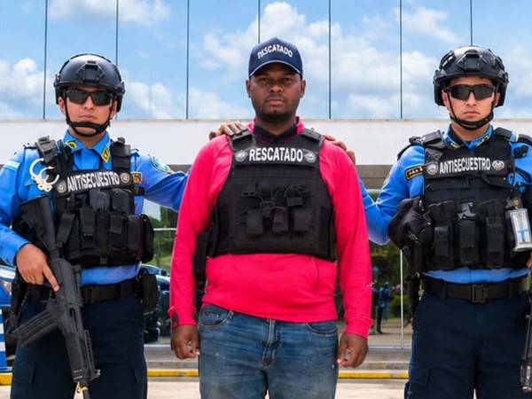 Agentes de la Unidad Nacional Antisecuestros rescataron a un empleado de una empresa de delivery que había sido privado de su libertad.