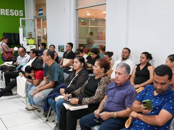 Los sampedranos pueden hacer sus pagos desde la comodidad de su hogar, pero también acudir a los bajos del Centro Comercial Galerias del Valle.