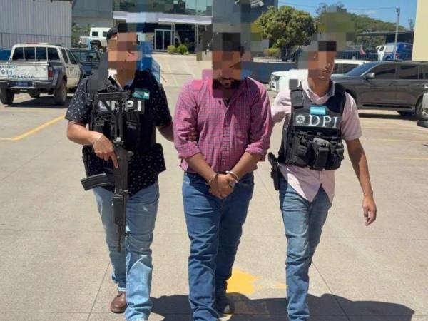 El docente fue capturado y puesto a la orden de las autoridades para su investigación.