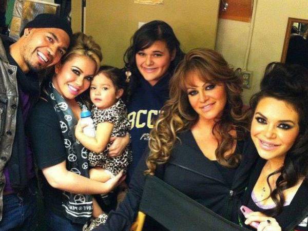 Jenni Rivera junto a sus hijos.