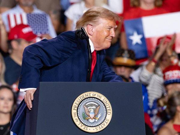 El presidente de EE.UU., Donald Trump, pronuncia un discurso en un acto de campaña de apoyo de los candidatos republicanos.