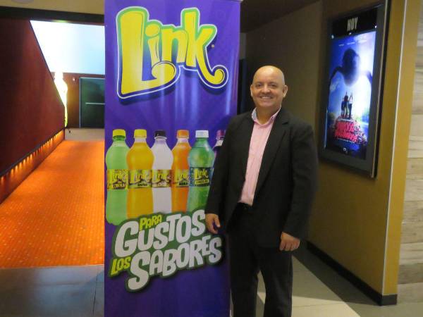 Joel López Izaguirre, quien interpreta al abogado Boquín en la cinta, durante la premier de “El hombre se ha vuelto loco” en San Pedro Sula.